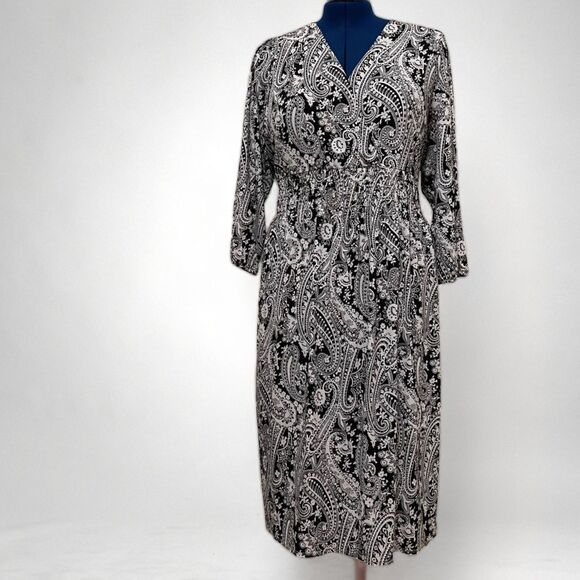 AVENUE Wrap style Black and White Knit Dress, Size 22/24 - Picture 1 of 7